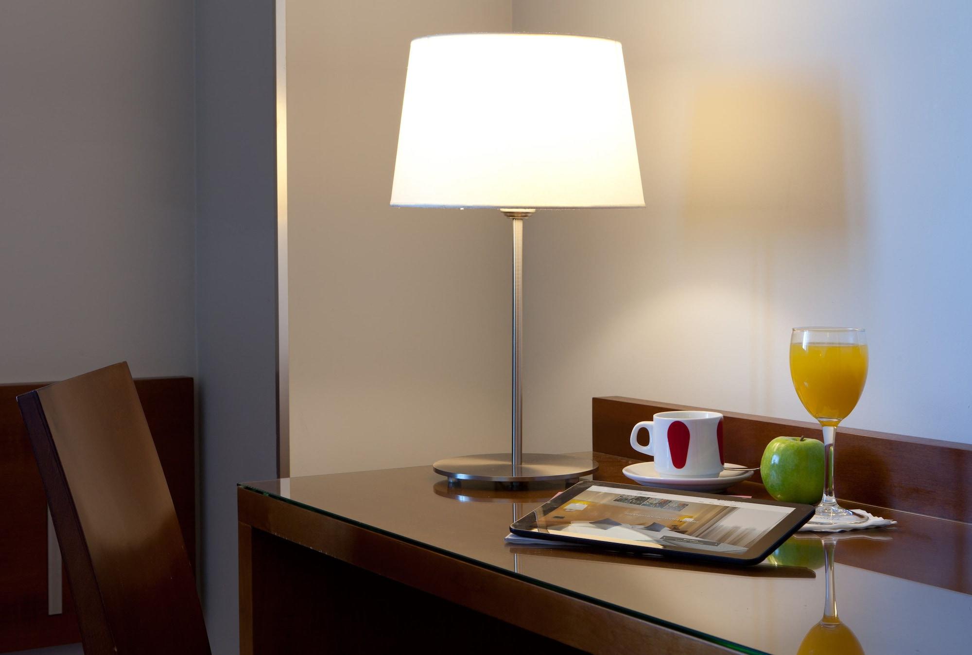 อวันต์ ตอเรฆอน Hotel ตอร์เรคอน เด อาร์ดอซ ภายนอก รูปภาพ