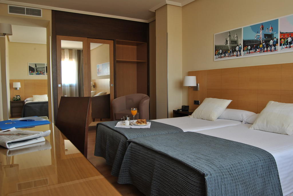 อวันต์ ตอเรฆอน Hotel ตอร์เรคอน เด อาร์ดอซ ภายนอก รูปภาพ